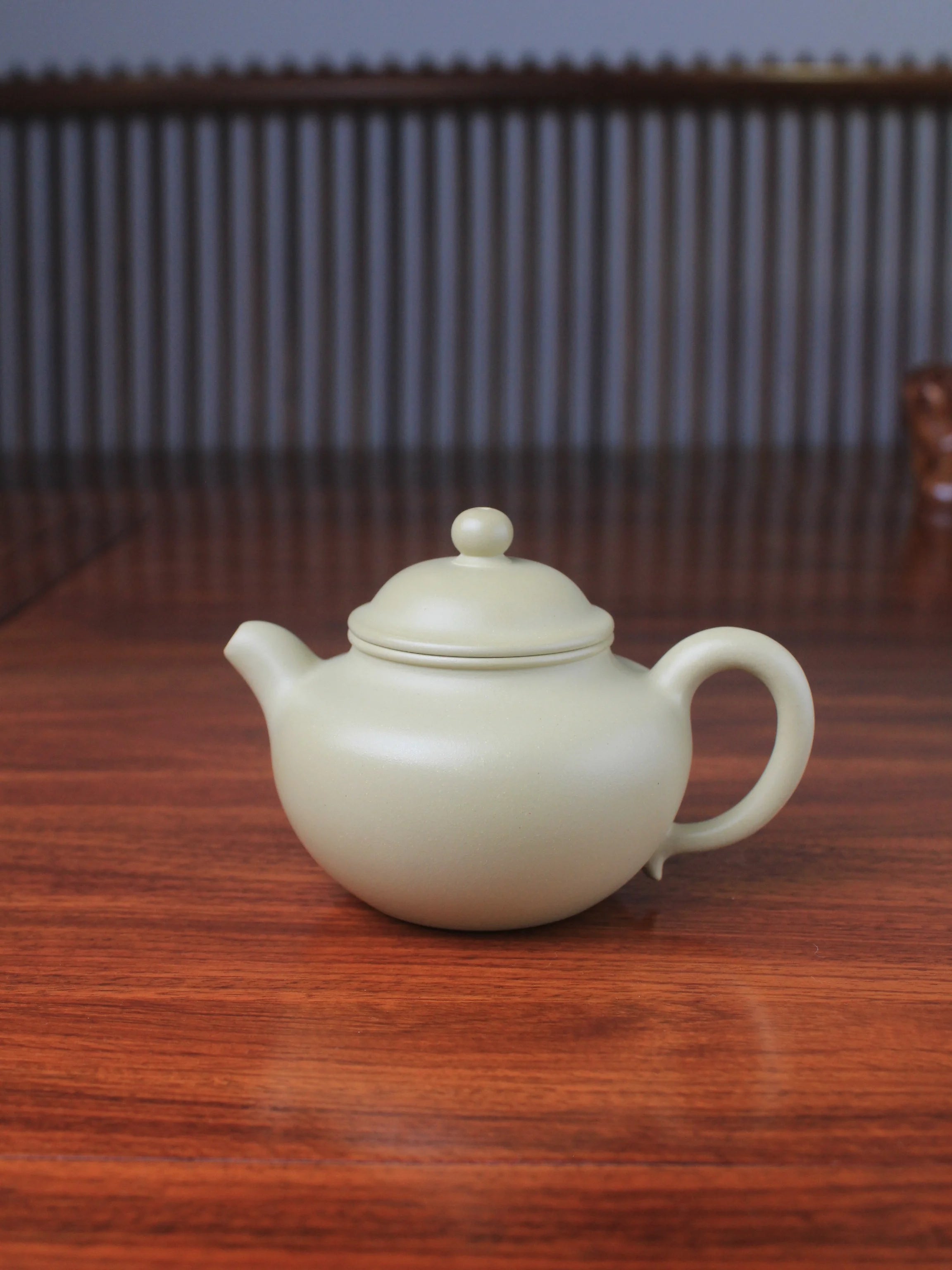 Benshan Lüni zisha teapot named lian zi